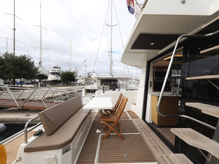 Alquiler de Lancha, con o sin patrón Fountaine Pajot Trogir