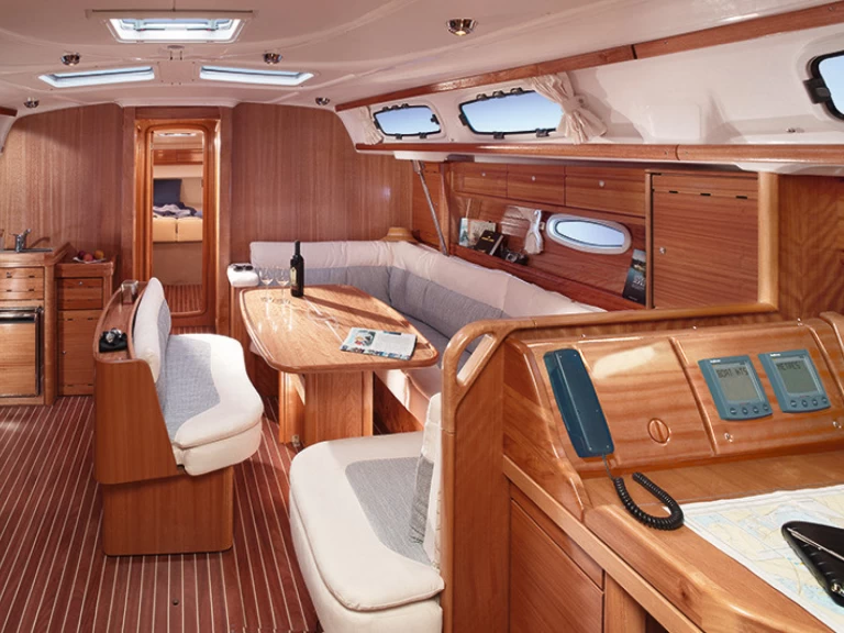 Velero para alquilar Anzio al mejor precio