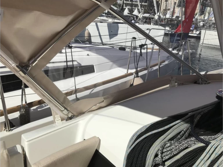 Alquiler de Jeanneau Sun Odyssey 440 en Álimos