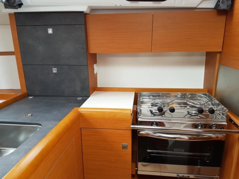 Alquiler de embarcaciones Jeanneau Sun Odyssey 349 enPula en Samboat