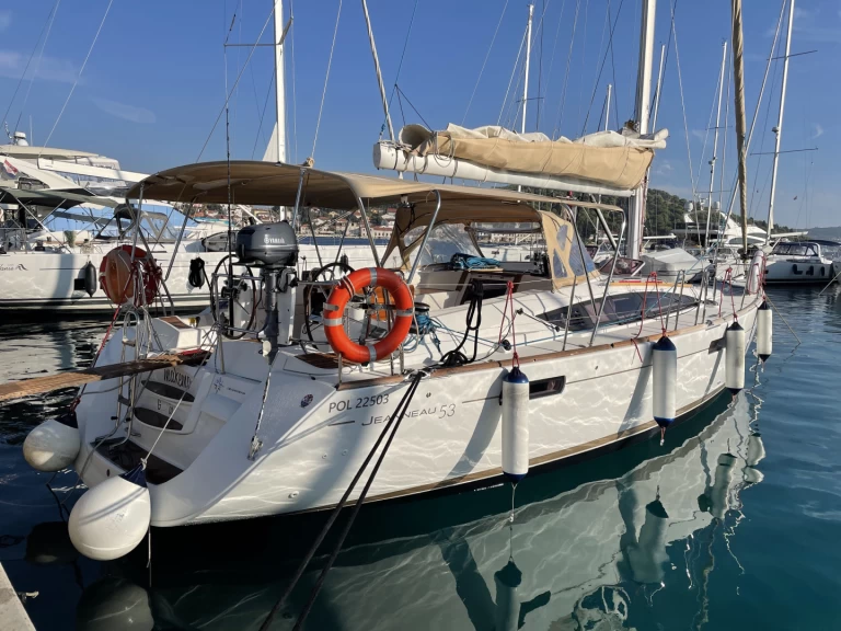 Alquiler de embarcaciones Jeanneau Jeanneau 53 enRogoznica en Samboat