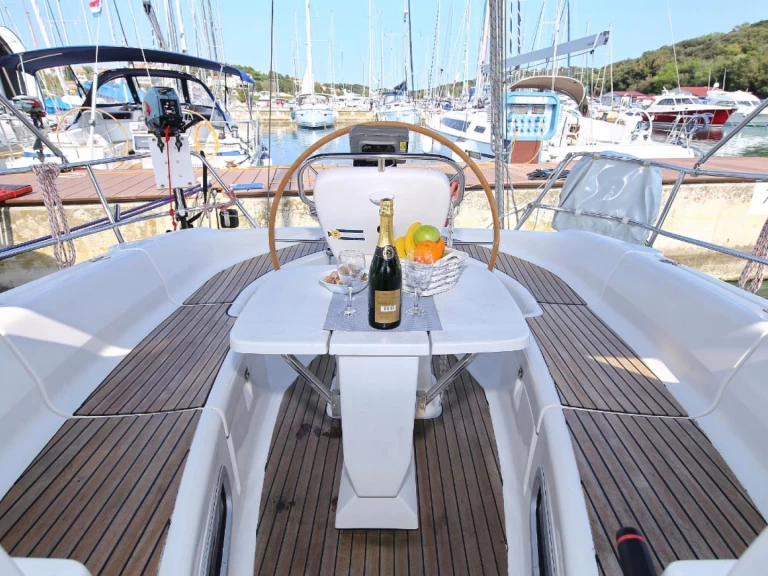 Velero para alquilar Pula al mejor precio