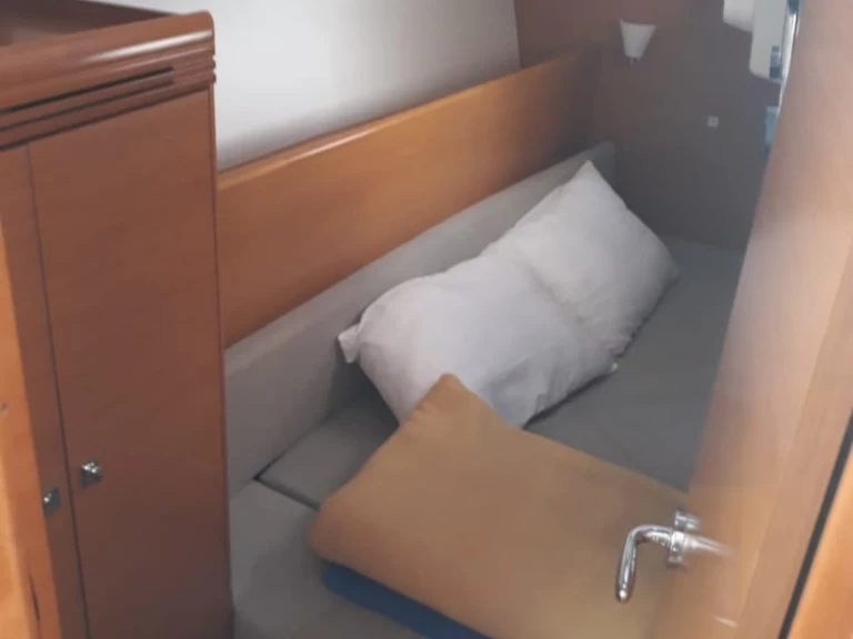 Alquiler de Jeanneau Sun Odyssey 33i en Gouviá