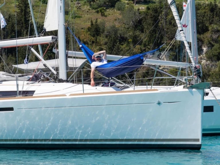 Alquiler de Jeanneau Sun Odyssey 389 en Gouviá