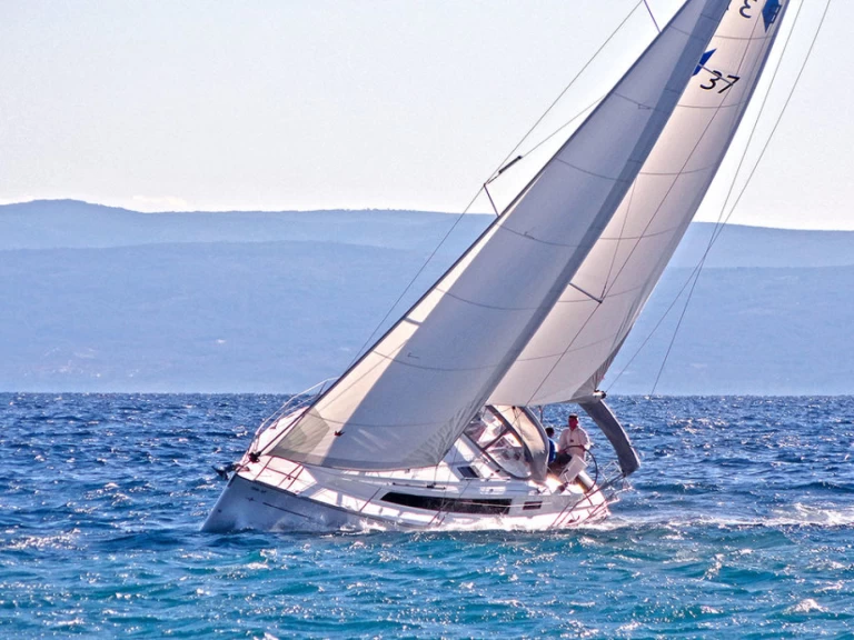 Alquiler Velero en Split - Bavaria Cruiser 37