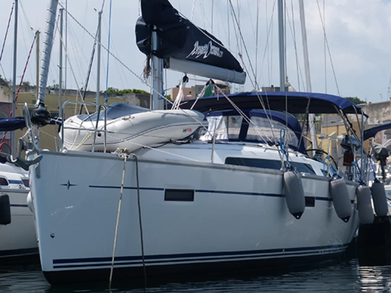 Bavaria Cruiser 41 de alquiler a Procida
