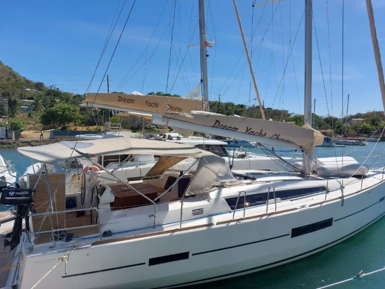 Velero para alquilar Le Marin al mejor precio