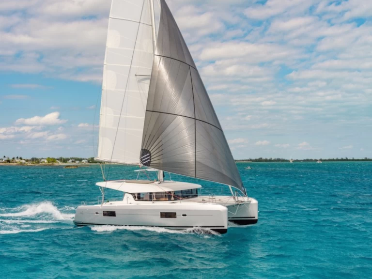 Alquiler Catamarán Lagoon con o sin  título de navegación