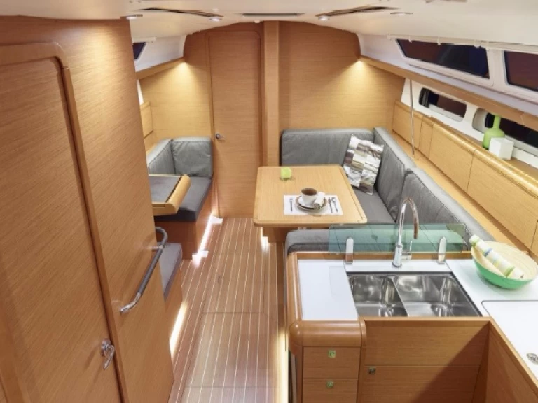 Alquiler de Velero, con o sin patrón Jeanneau Praslin Island