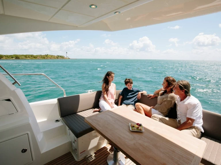 Alquiler Lancha Jeanneau con o sin  título de navegación