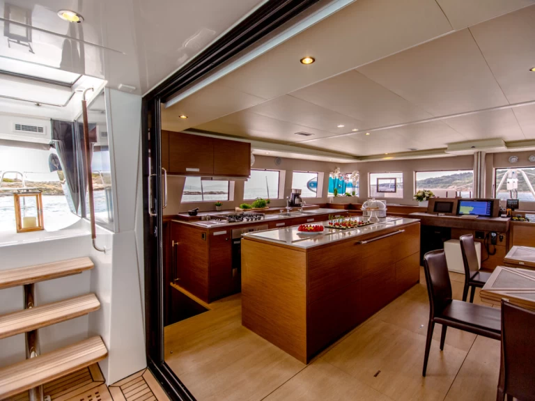 Catamarán para alquilar Ellinikó al mejor precio