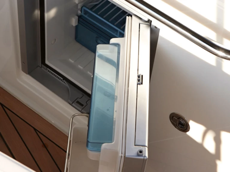 Quicksilver Quicksilver Activ 805 Cruiser de alquiler a Tribunj