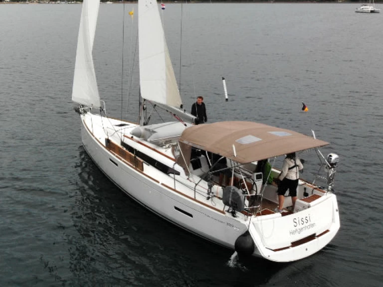 Jeanneau Sun Odyssey 389 de alquiler a Punat