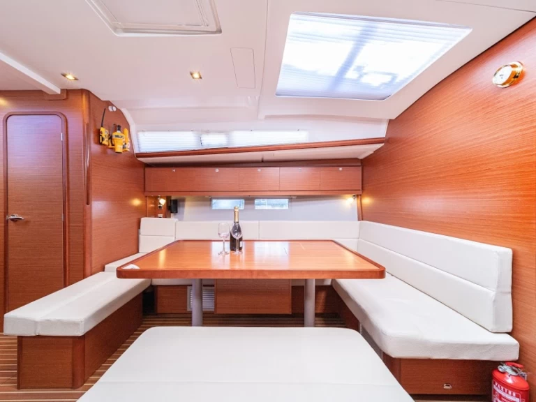 Alquiler de Velero, con o sin patrón Dufour Primošten