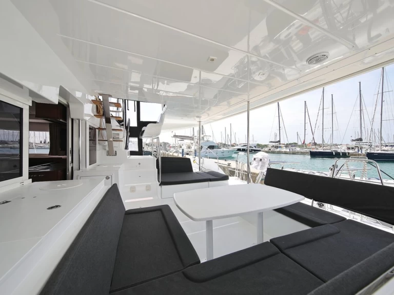 Alquiler de Lagoon Lagoon 450 Sport Top en Biograd na Moru