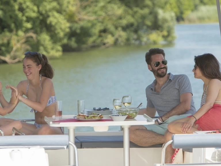 Alquiler de embarcaciones Premier Horizon 1 enDecize en Samboat