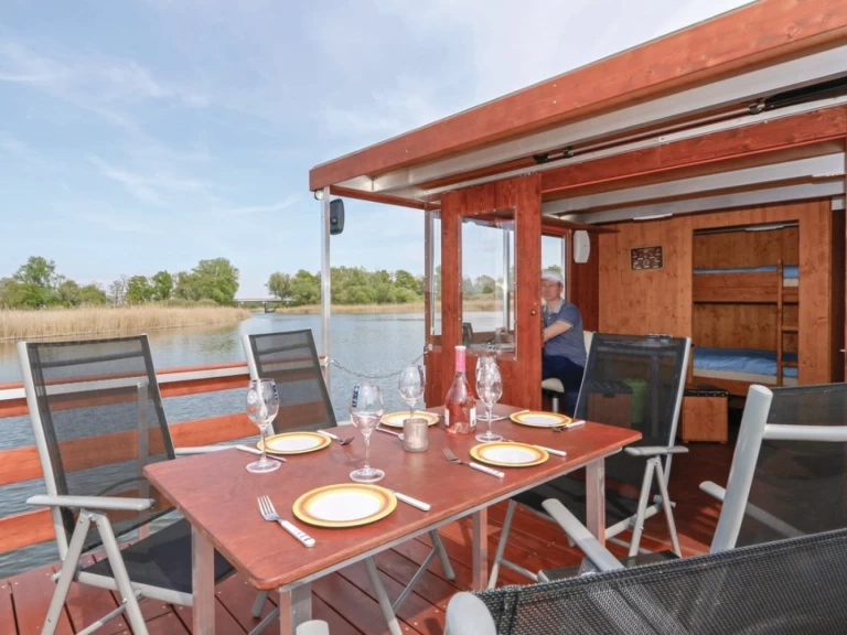 Casa flotante para alquilar Buchholz al mejor precio