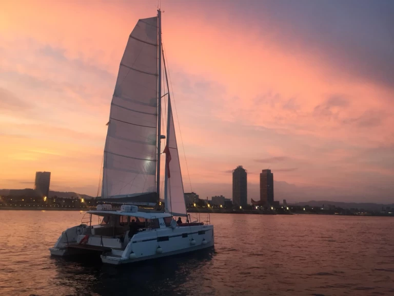 Catamarán para alquilar Barcelona al mejor precio