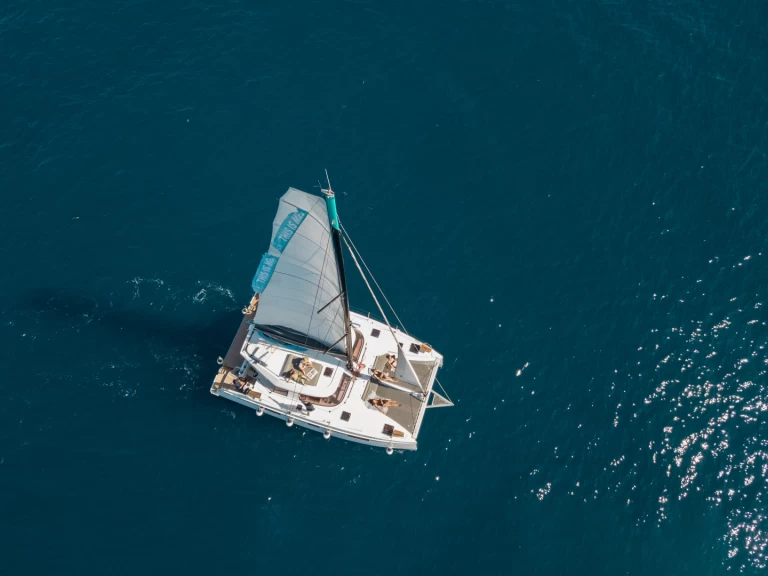 Nautitech 42 de alquiler a Barcelona