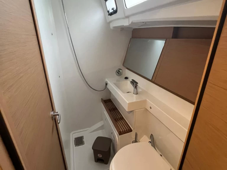 Alquiler Velero Jeanneau con o sin  título de navegación