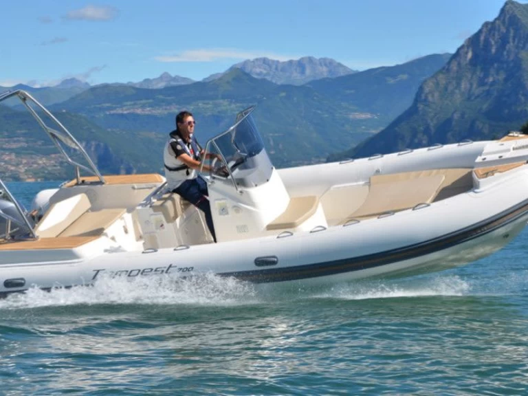 Alquiler de Capelli Tempest 700 en Marsella