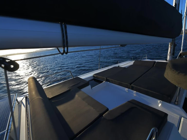 Alquiler de Fountaine Pajot Saona 47 en Álimos