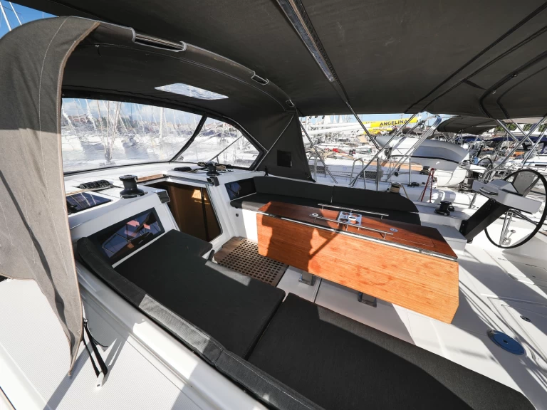 Alquiler Vodice - Dufour Dufour 530 en SamBoat