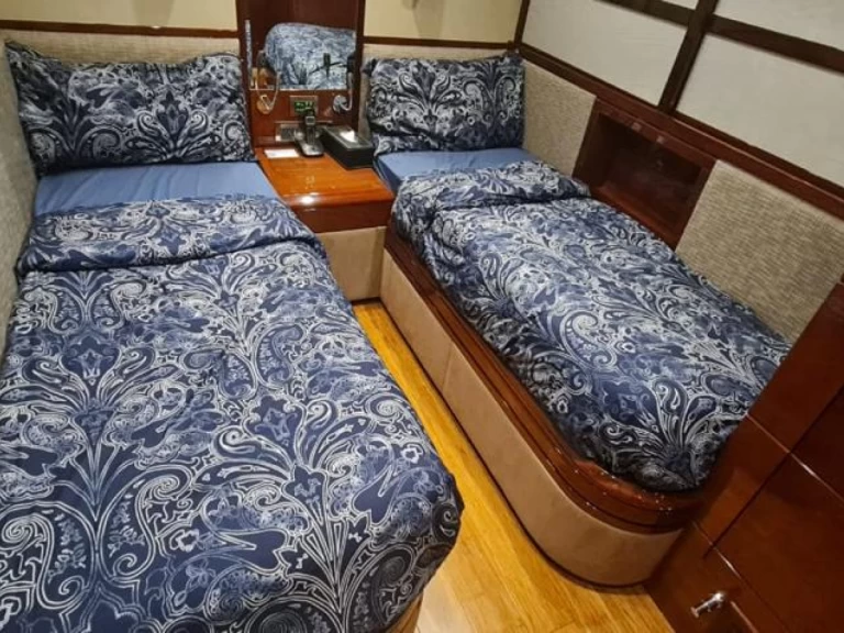 Alquiler de Yate de lujo, con o sin patrón de bris italian Dubai Marina