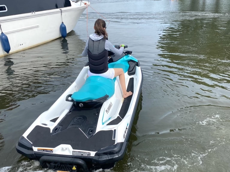 Moto de agua para alquilar Górkło al mejor precio