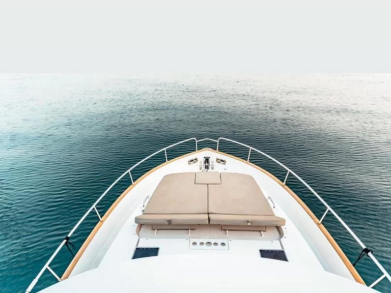 Alquiler de barcos Dubai Marina barato de Azimut 46 Fly