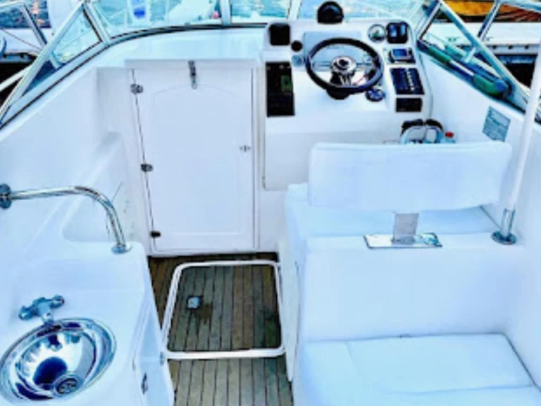 Alquiler de embarcaciones Gulf Craft - Majesty Yachts Majesty 33ft enDubai Marina en Samboat