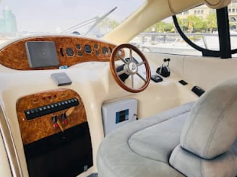 Azimut Azimut 45 de alquiler a Dubai Marina