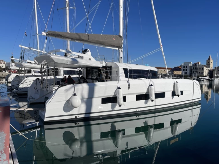 Alquiler de Dufour Dufour Catamarans 48 Sail en Pirovac