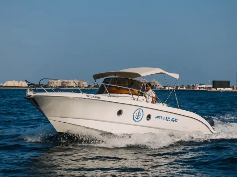 Alquiler de Custom Made 30 en Dubai Marina