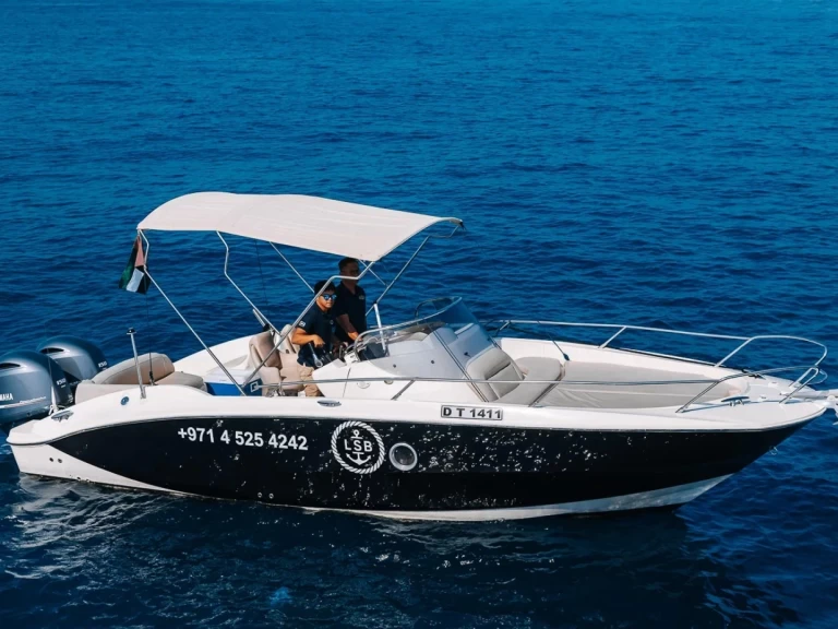 Alquiler Lancha Custom Made con o sin  título de navegación