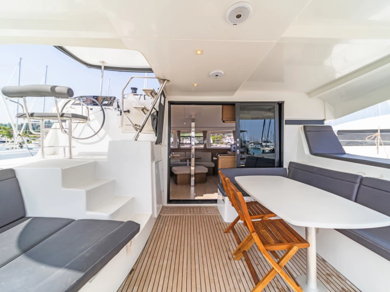 Catamarán para alquilar Gouviá al mejor precio