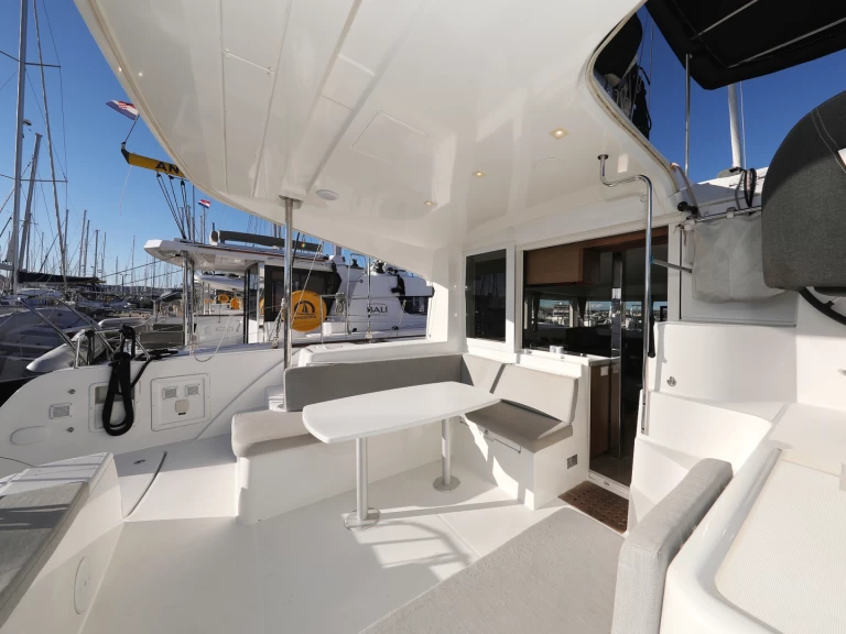 Alquiler Catamarán Lagoon con o sin  título de navegación