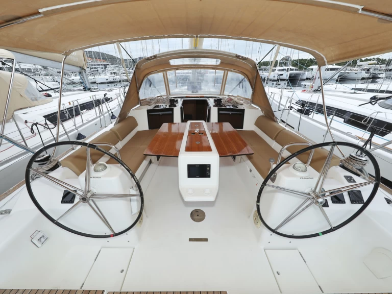 Alquiler de Velero, con o sin patrón Dufour Šibenik