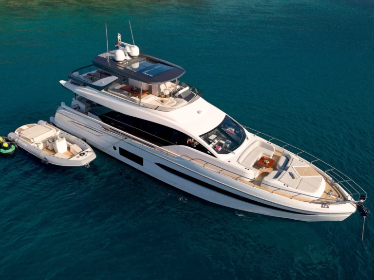 Alquiler de Azimut Azimut 78 Fly - 4 + 1 cab. en Podstrana