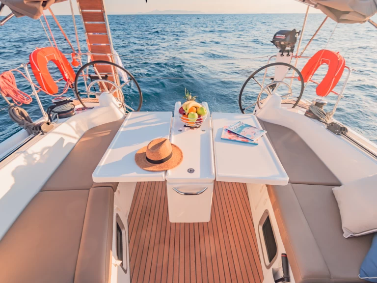 Alquiler de embarcaciones Jeanneau Sun Odyssey 410 enÁlimos en Samboat