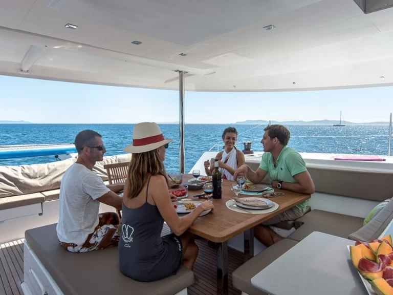Alquiler de Catamarán, con o sin patrón Fountaine Pajot Mai Khao