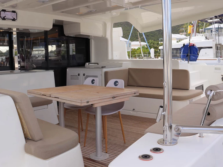 Alquiler de barcos Road Town barato de Lagoon 46