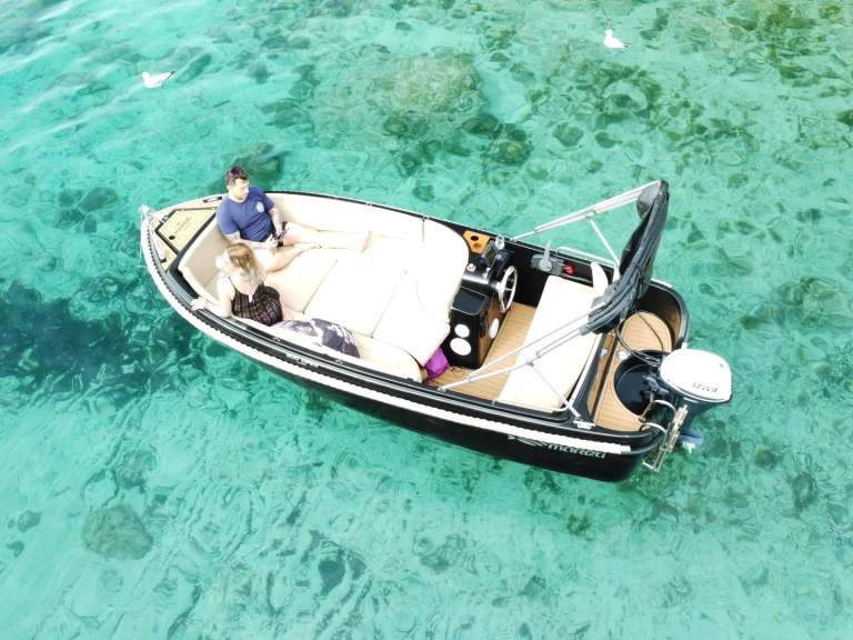 Alquiler Lancha Mareti con o sin  título de navegación