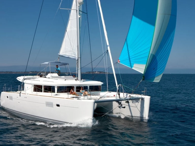 Alquiler Catamarán Lagoon con o sin  título de navegación