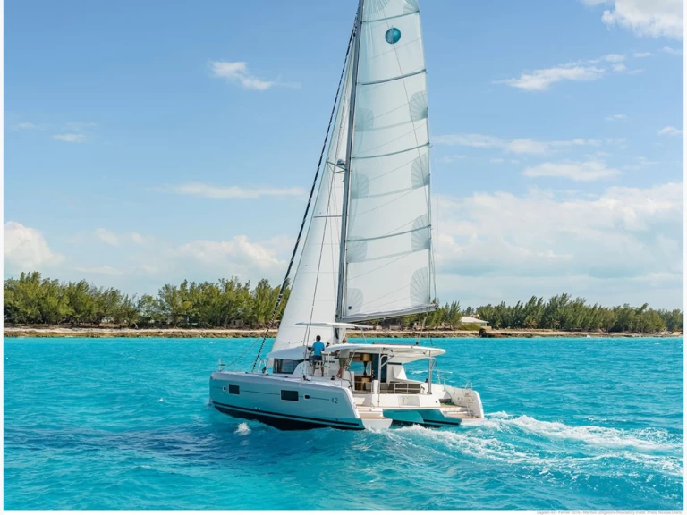 Alquiler Catamarán Lagoon con o sin  título de navegación