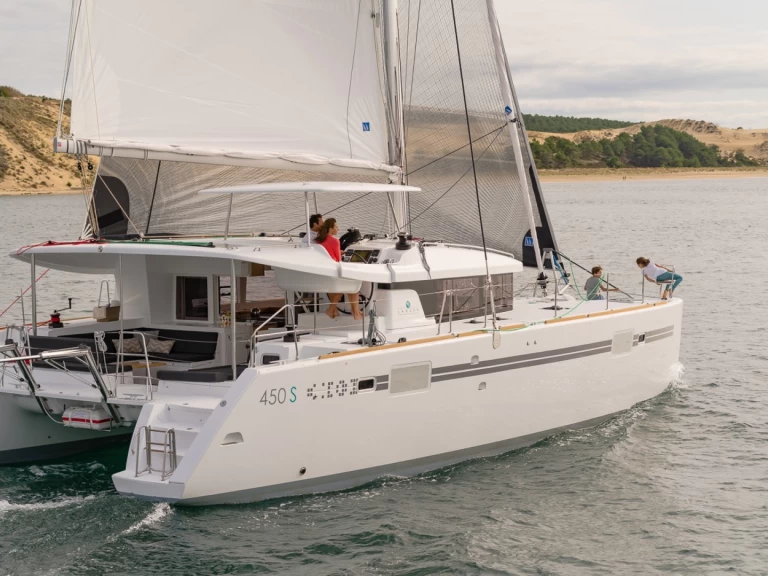Alquiler de Lagoon Lagoon 450 Sport Top en Bas du Fort