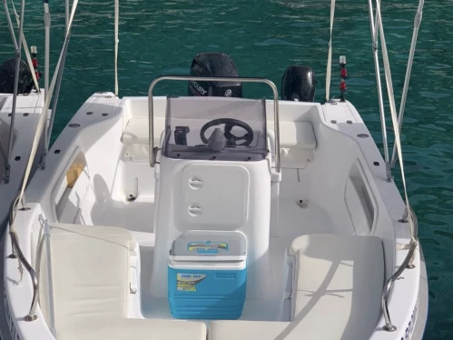 Alquiler de Proteus Limeni en porto vromi