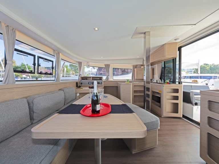 Alquiler de Lagoon Lagoon 42 en Deme of Volos