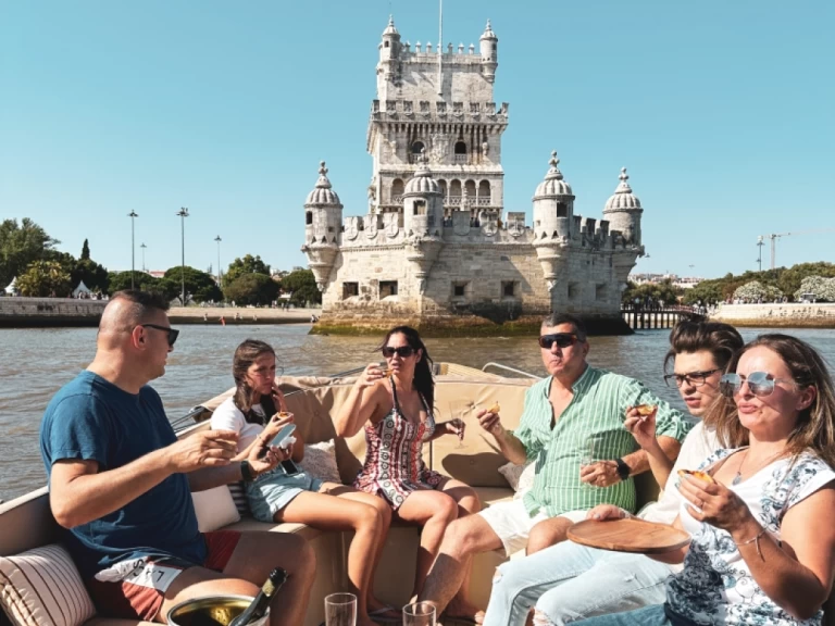 Alquiler Lancha Maril con o sin  título de navegación