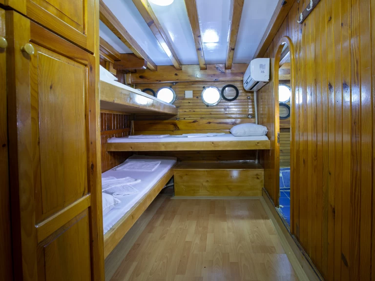  Gulet Artemis de alquiler a Salamína